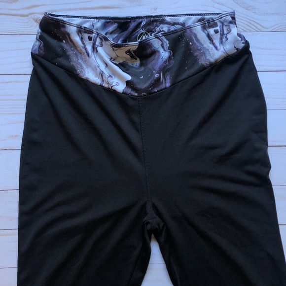 NWOT Marble and Black Leggings - Picture 3 of 5